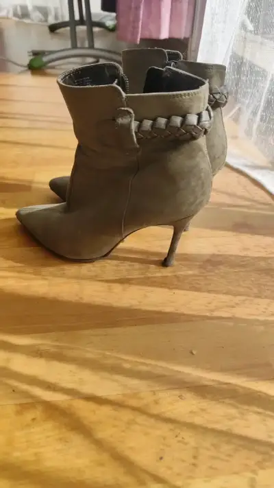 Botines de tacón alto color gris verdoso - miniatura 1