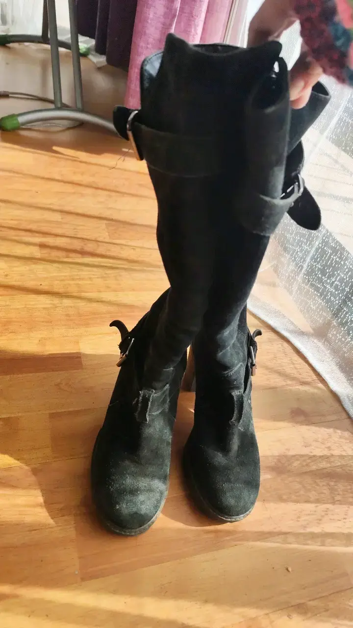 Botas negras de gamuza con hebillas - 2