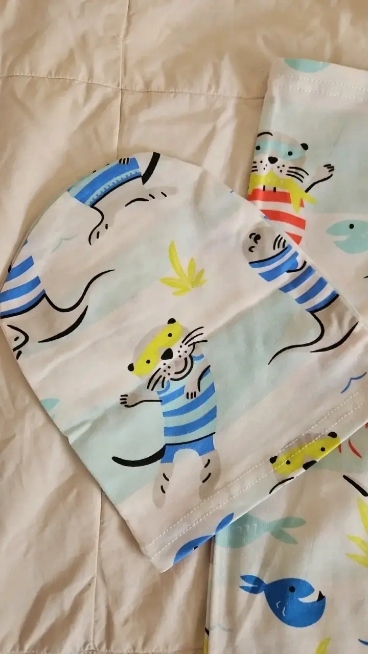 Saco de dormir infantil con diseño de nutrias - 2