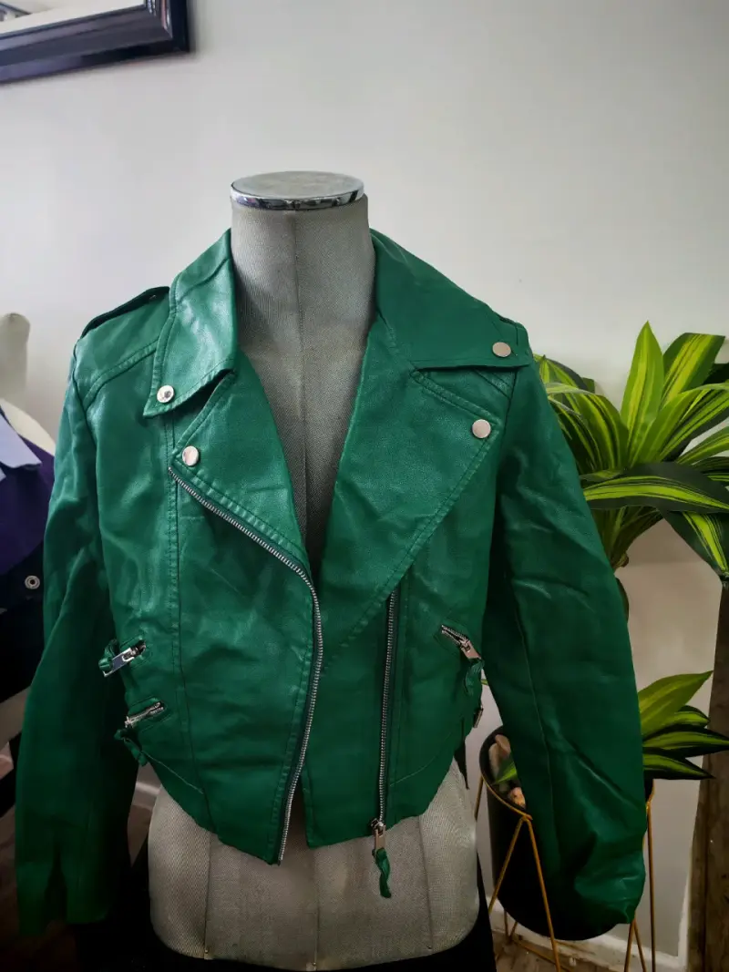 Chaqueta biker verde de eco cuero