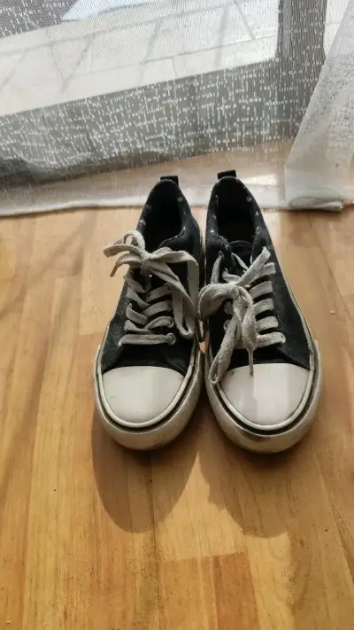 Zapatillas deportivas negras usadas - miniatura 1