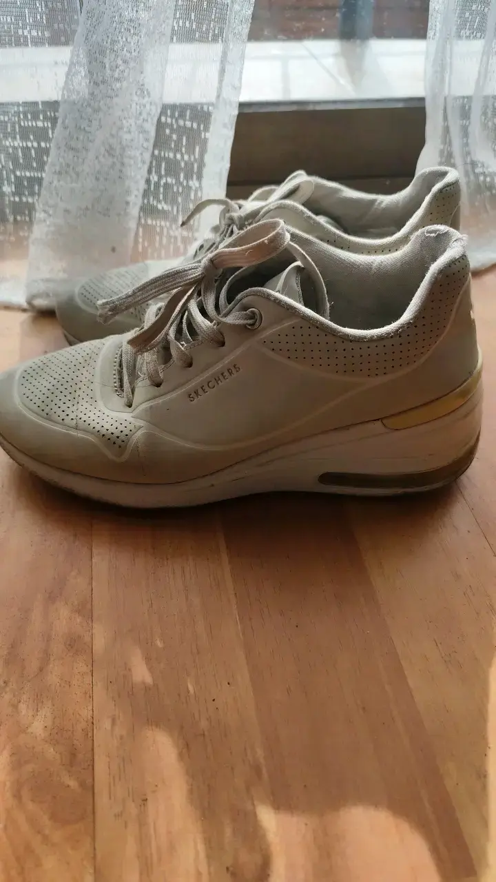 Zapatillas deportivas Skechers beige usadas - 2