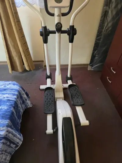 Bicicleta elíptica Horizon Fitness usada - miniatura 2