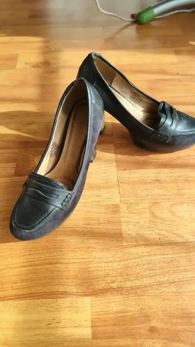 Zapatos de tacón bajo negros para mujer - miniatura 1