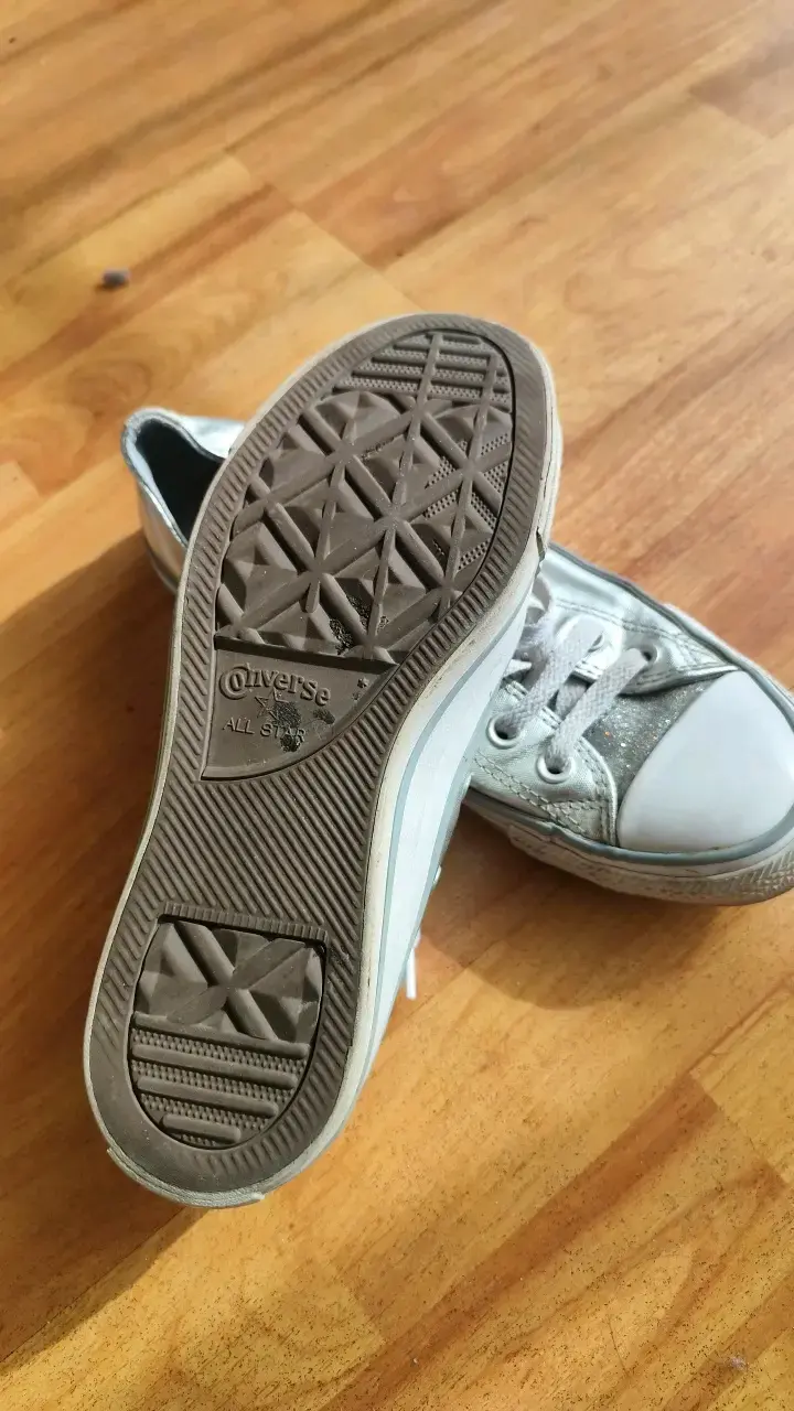Zapatillas deportivas plateadas con cordones - 2
