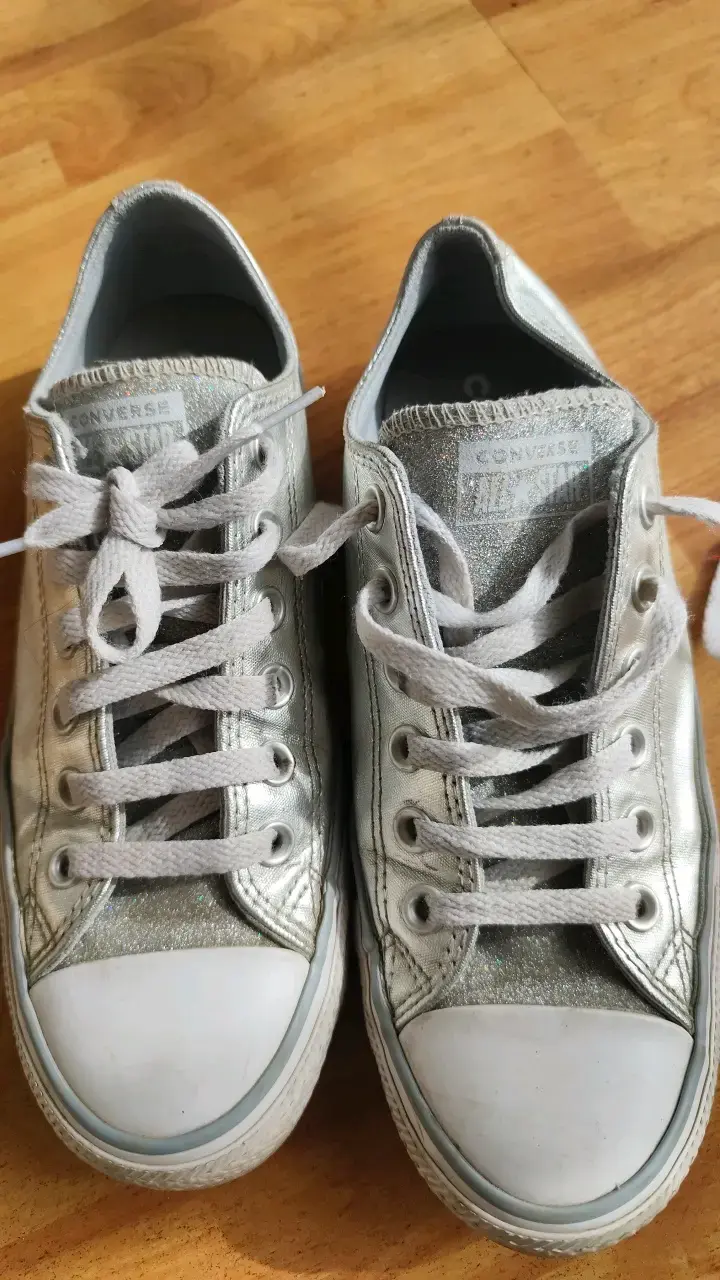 Zapatillas deportivas plateadas con cordones - 3
