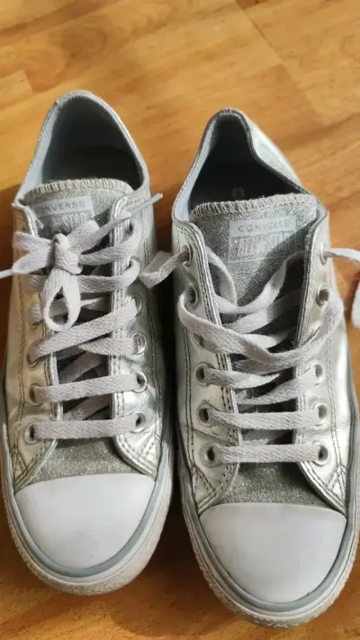 Zapatillas deportivas plateadas con cordones - miniatura 3