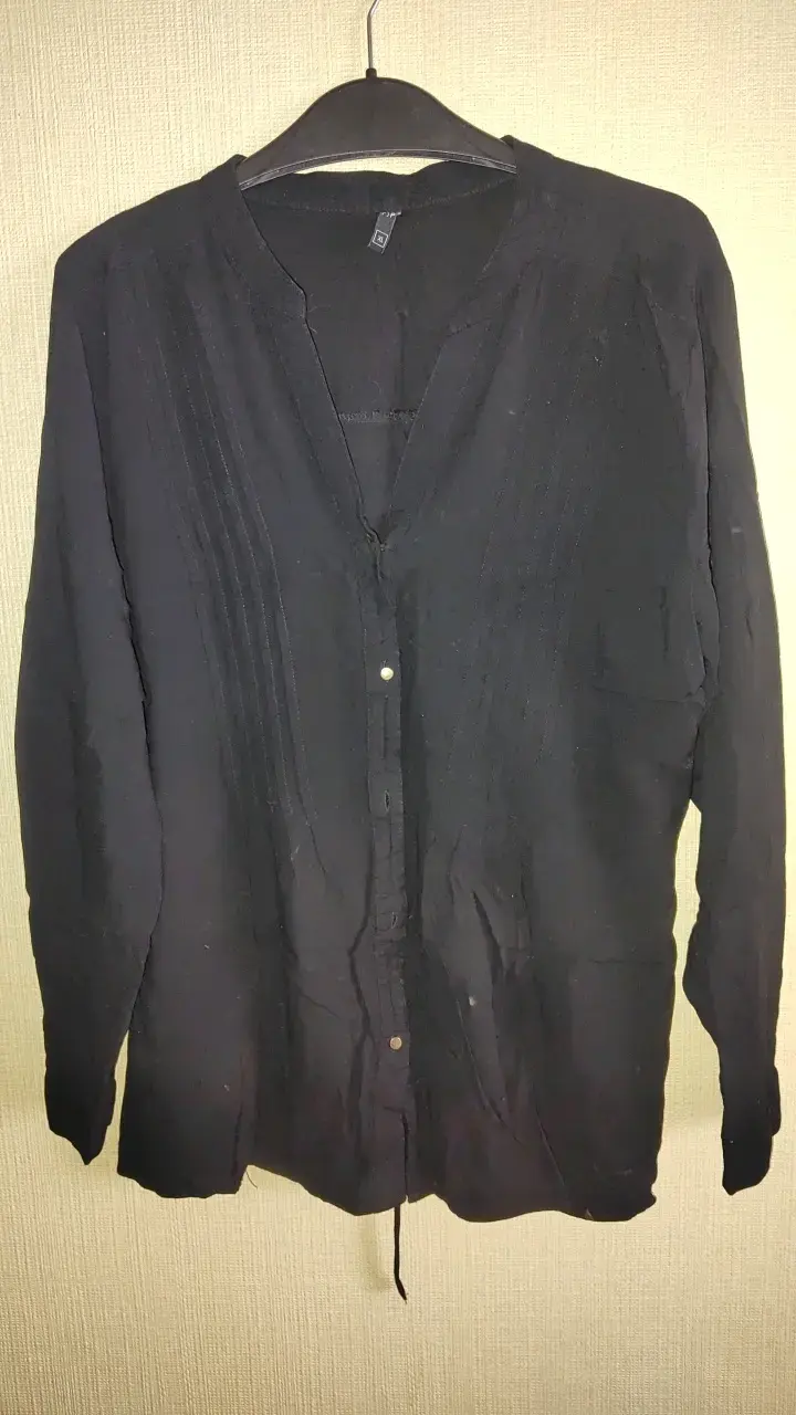 Blusa negra de mujer con botones