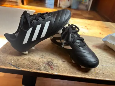 Zapatillas de fútbol Adidas negras con blanco - miniatura 1
