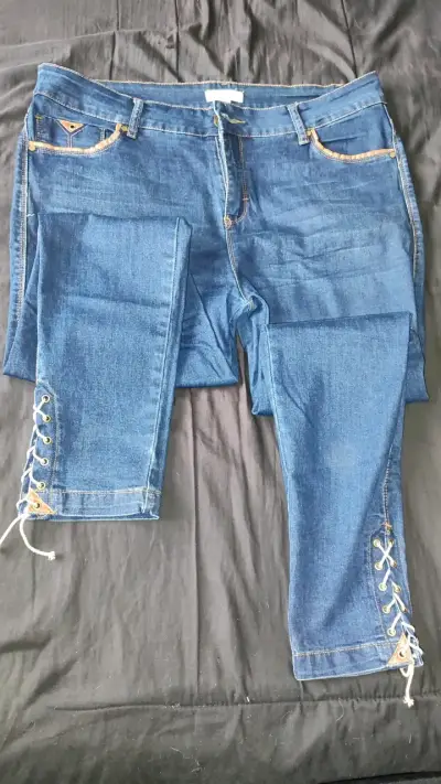 Jeans azules con cordones laterales - miniatura 1