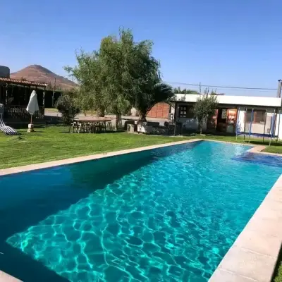 Se arrienda solo por el día piscina y quincho - miniatura 3