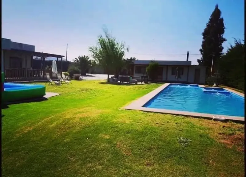 Se arrienda solo por el día piscina y quincho - 6