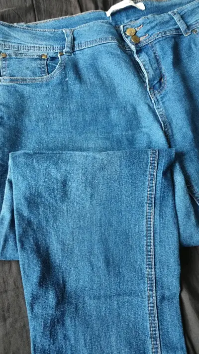 Jeans azul clásico para mujer - miniatura 2