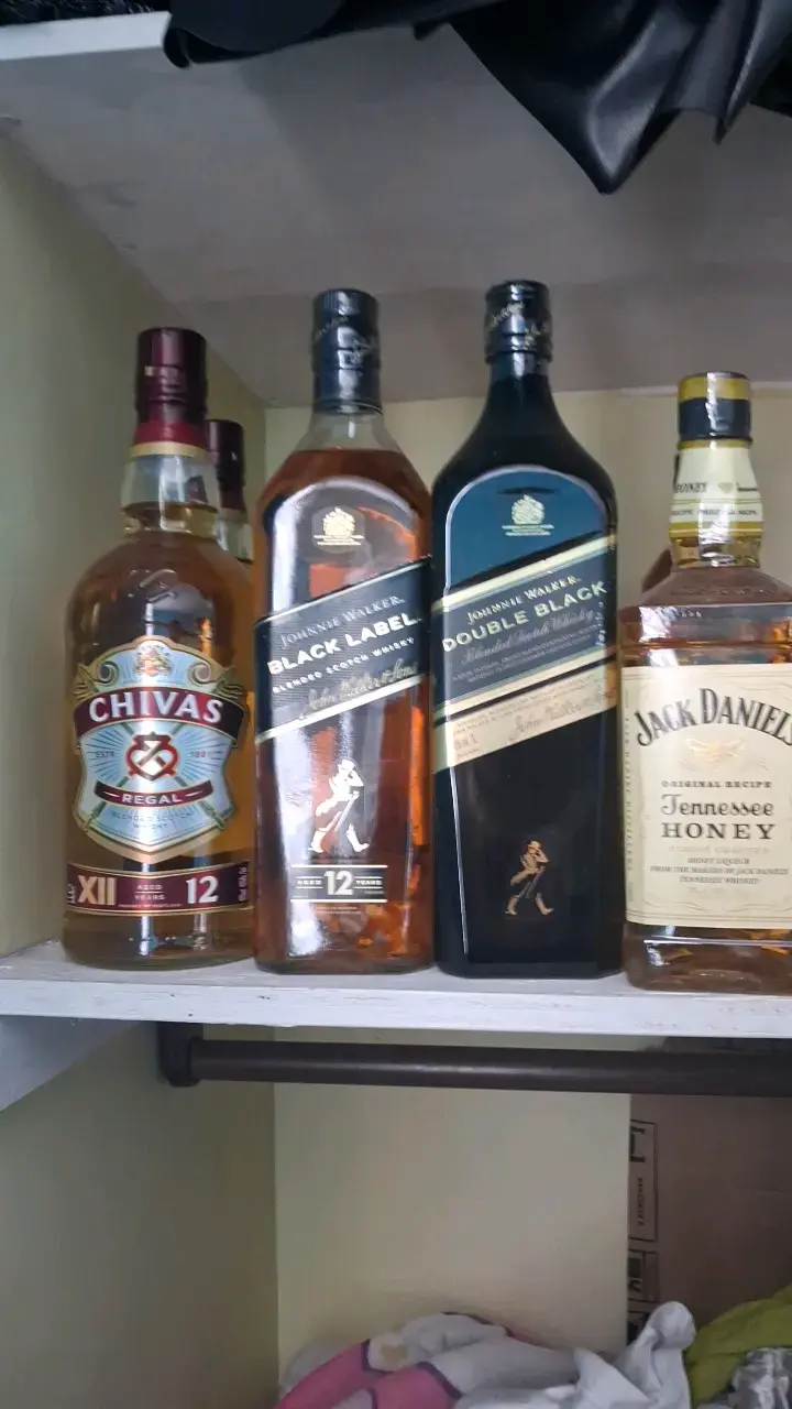 Botellas de whisky premium variadas