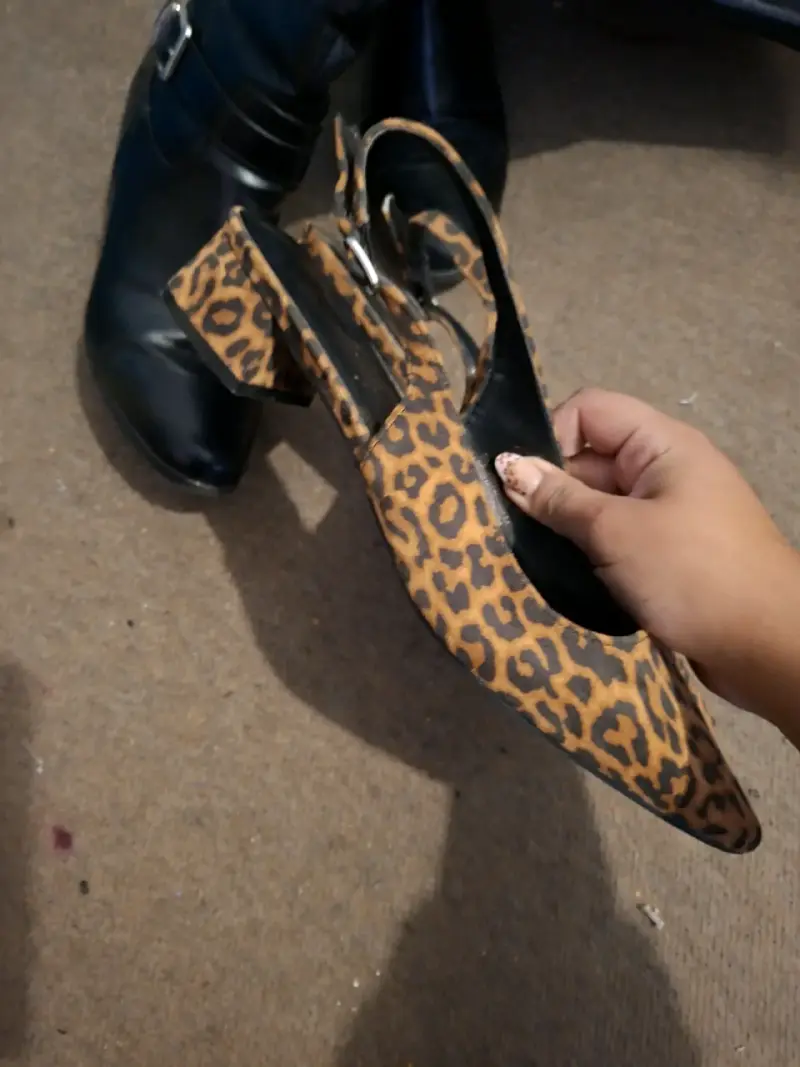Botas negras y zapatos de taco - 6