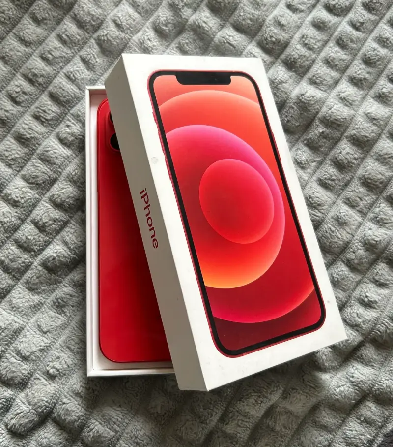 iPhone 12 rojo en caja original - 1