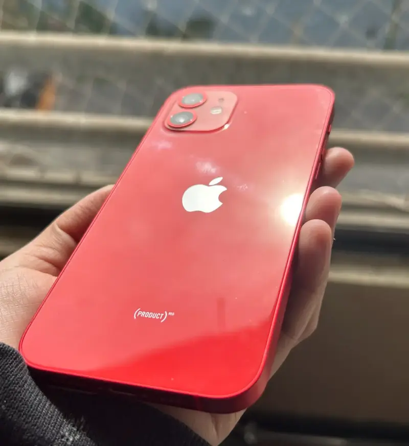 iPhone 12 rojo en caja original - 3
