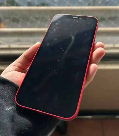 iPhone 12 rojo en caja original - miniatura 4