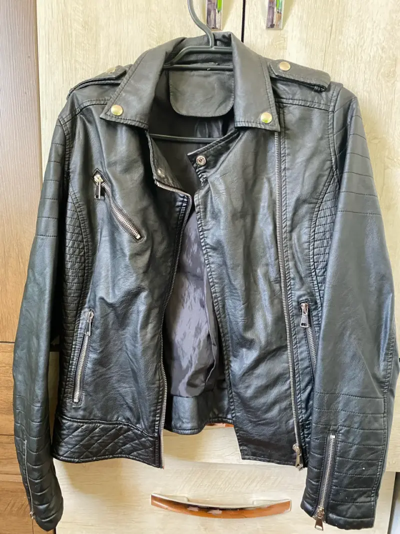 Chaqueta de cuero negra estilo motociclista - 2