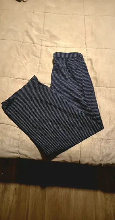 Pantalones de rayas azul marino para mujer - miniatura 1
