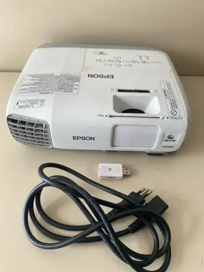 Proyector Epson 3LCD HDMI con cables - miniatura 1