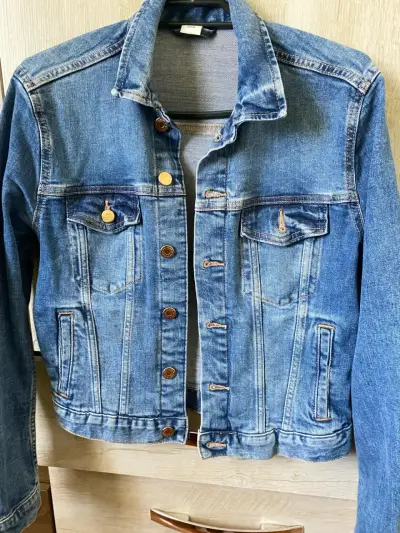 Chaqueta de mezclilla azul para mujer - miniatura 2