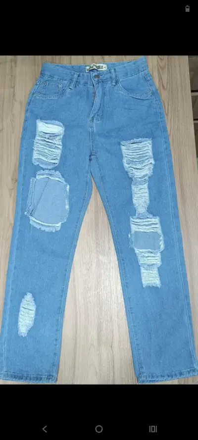 Jeans azul oscuro con diseño moderno - miniatura 2