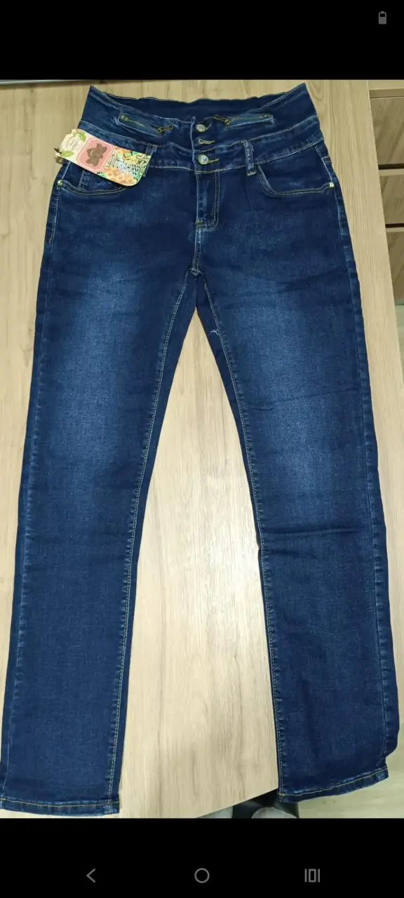 Jeans azul oscuro con diseño moderno - 5