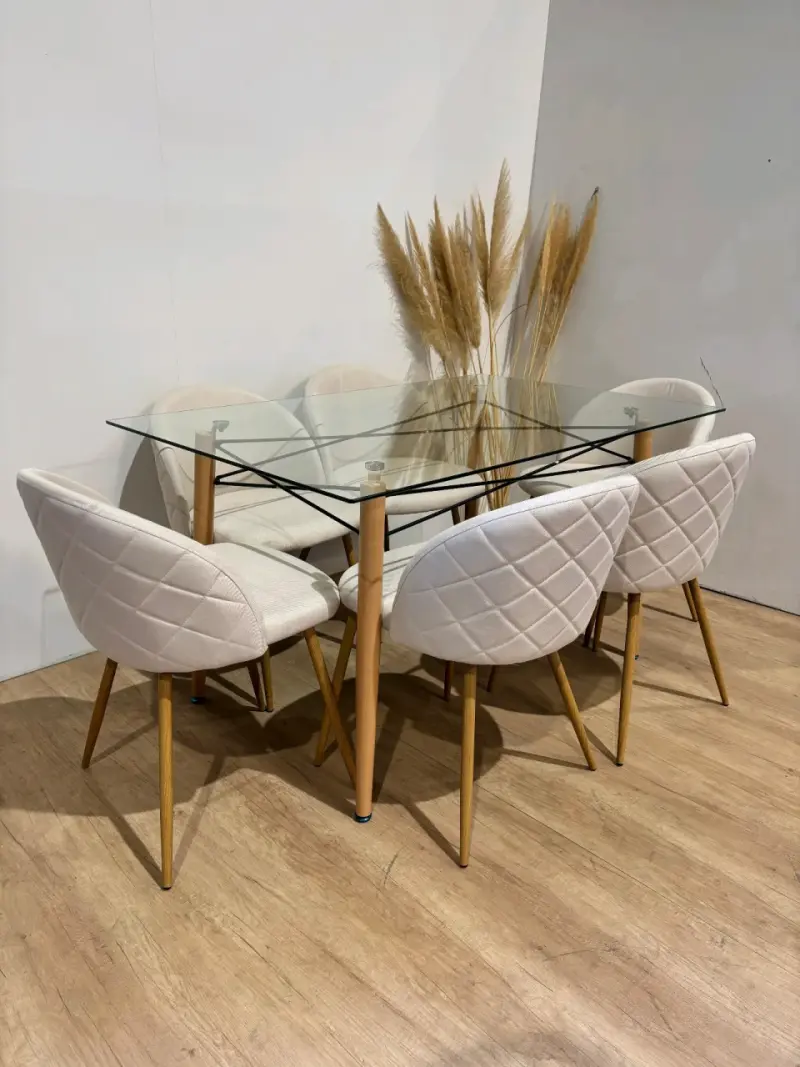 Juego de comedor con mesa de vidrio y sillas acolchadas