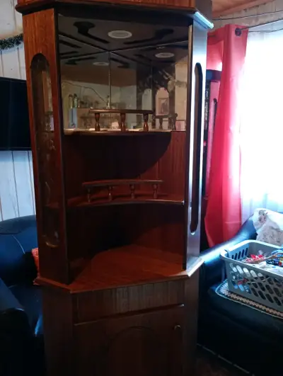 Vitrina esquinera de madera con espejo - miniatura 1