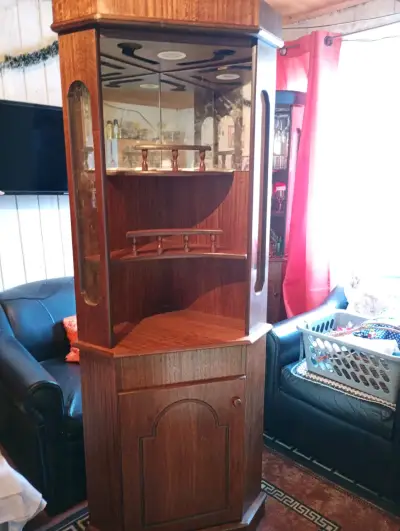 Vitrina esquinera de madera con espejo - miniatura 2