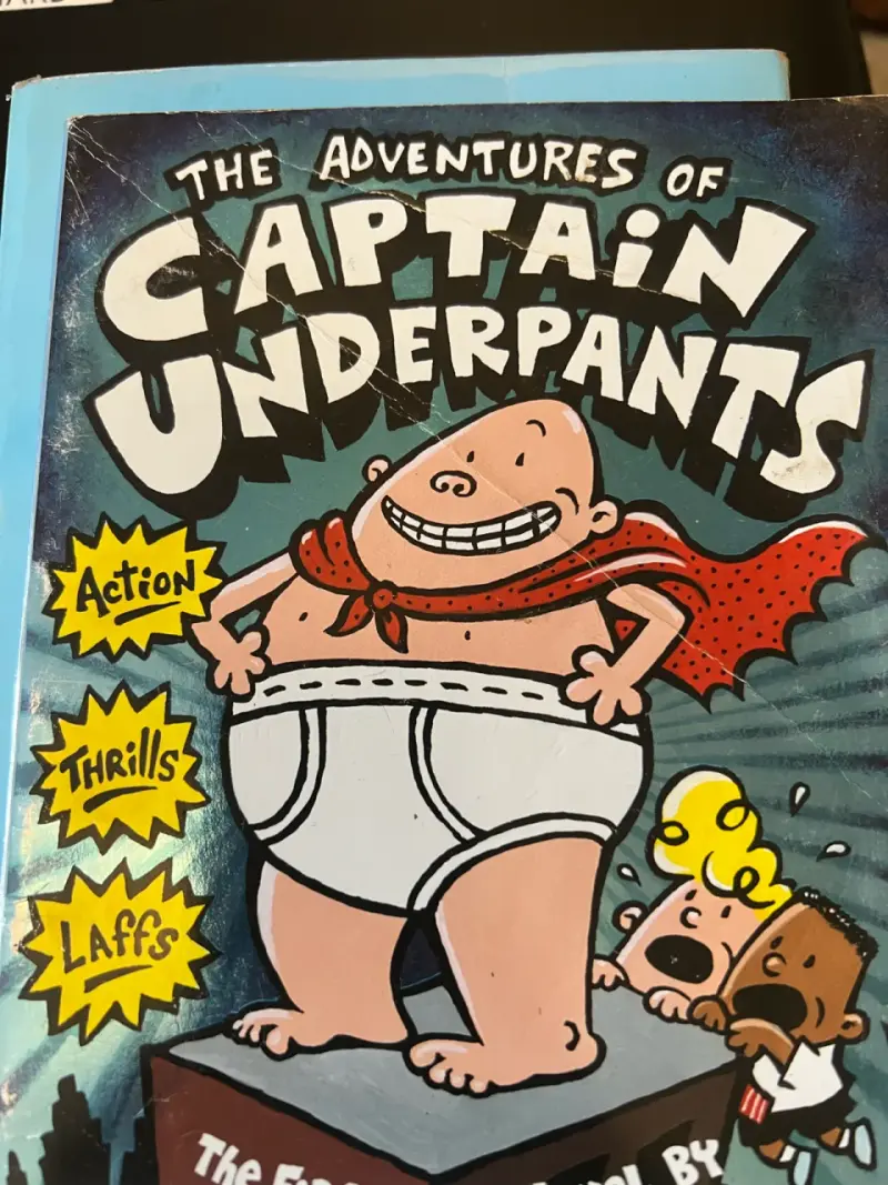 Libro The Adventures of Captain Underpants - 1