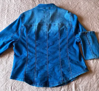 Chaqueta de mezclilla para mujer - miniatura 2