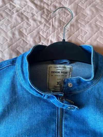 Chaqueta de mezclilla para mujer - miniatura 3