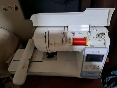 Máquina de coser Brother Innov-is Disney - miniatura 1