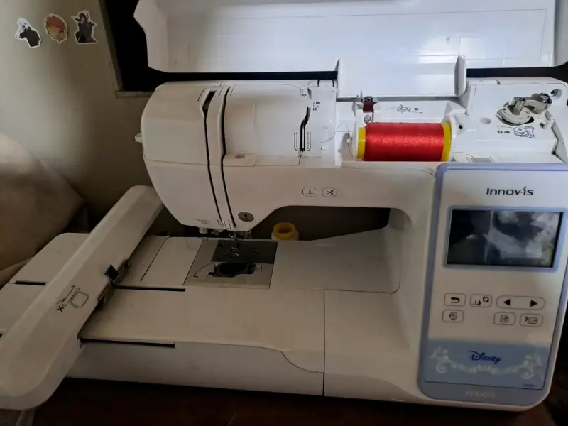 Máquina de coser Brother Innov-is Disney - 2