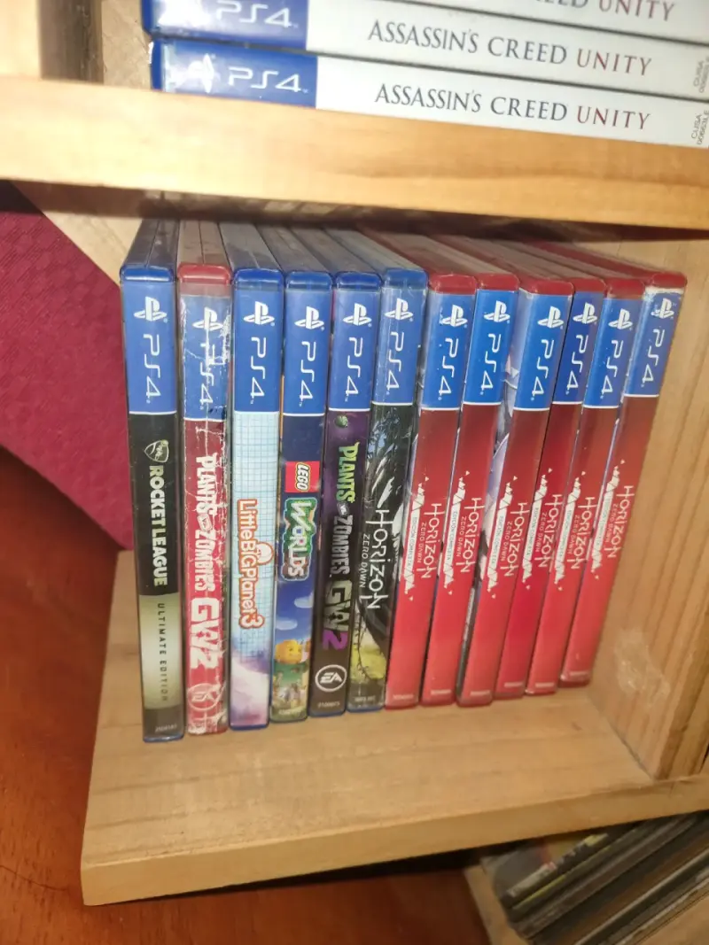 Se venden juegos PS4 variados precios - 1