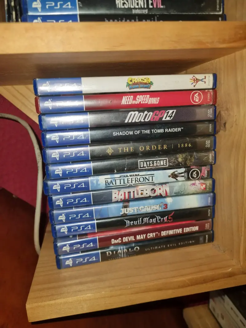Se venden juegos PS4 variados precios - 5