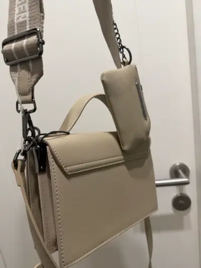 Cartera beige Steve Madden con correa ajustable - miniatura 3