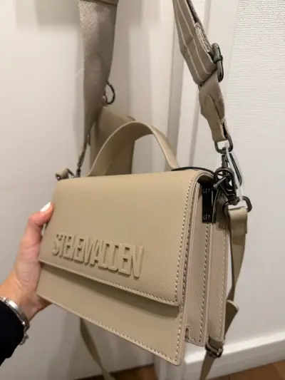 Cartera beige Steve Madden con correa ajustable - miniatura 6