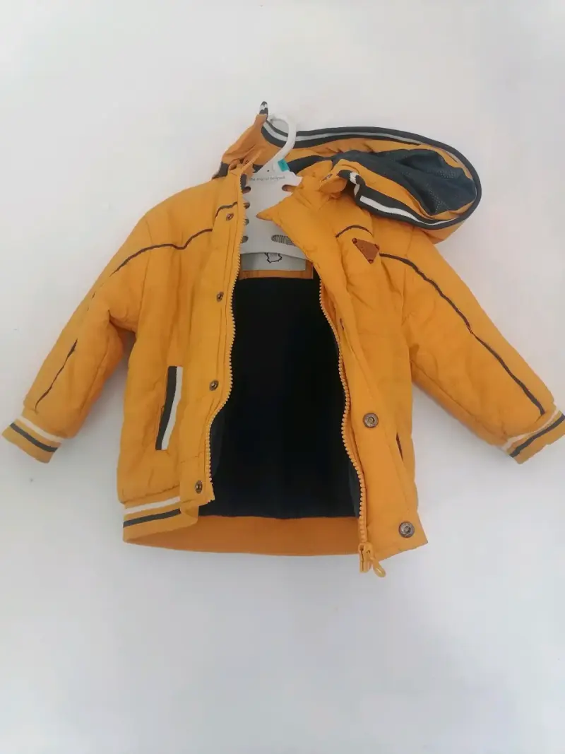 Chaqueta infantil acolchada naranja con capucha - 5