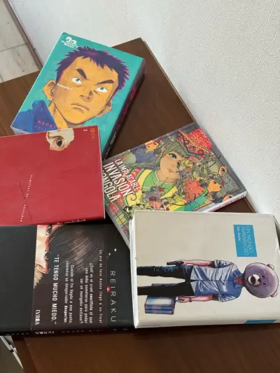 Colección de mangas variados en buen estado - miniatura 1