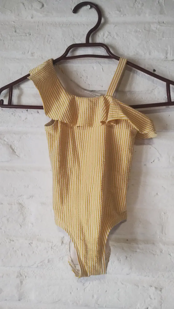 Traje de baño de rayas amarillo para niña - 1
