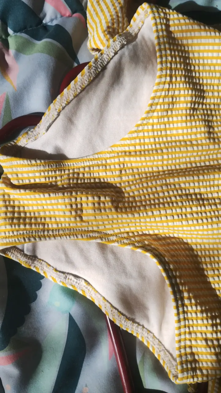 Traje de baño de rayas amarillo para niña - 5