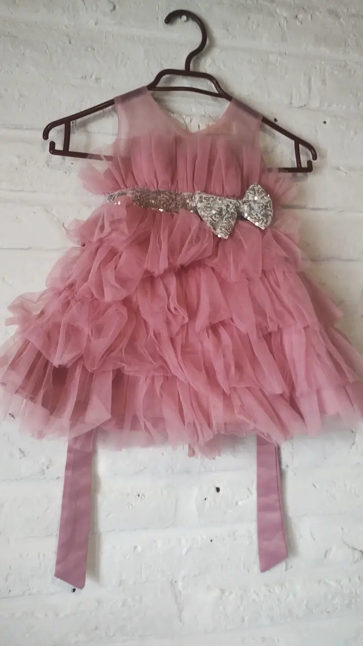 Vestido de niña rosa con lazo brillante - 5