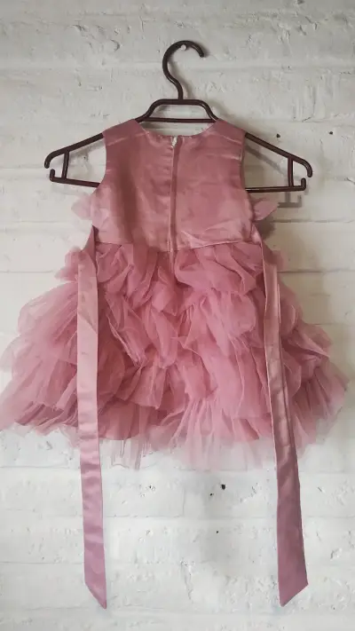 Vestido de niña rosa con lazo brillante - miniatura 6