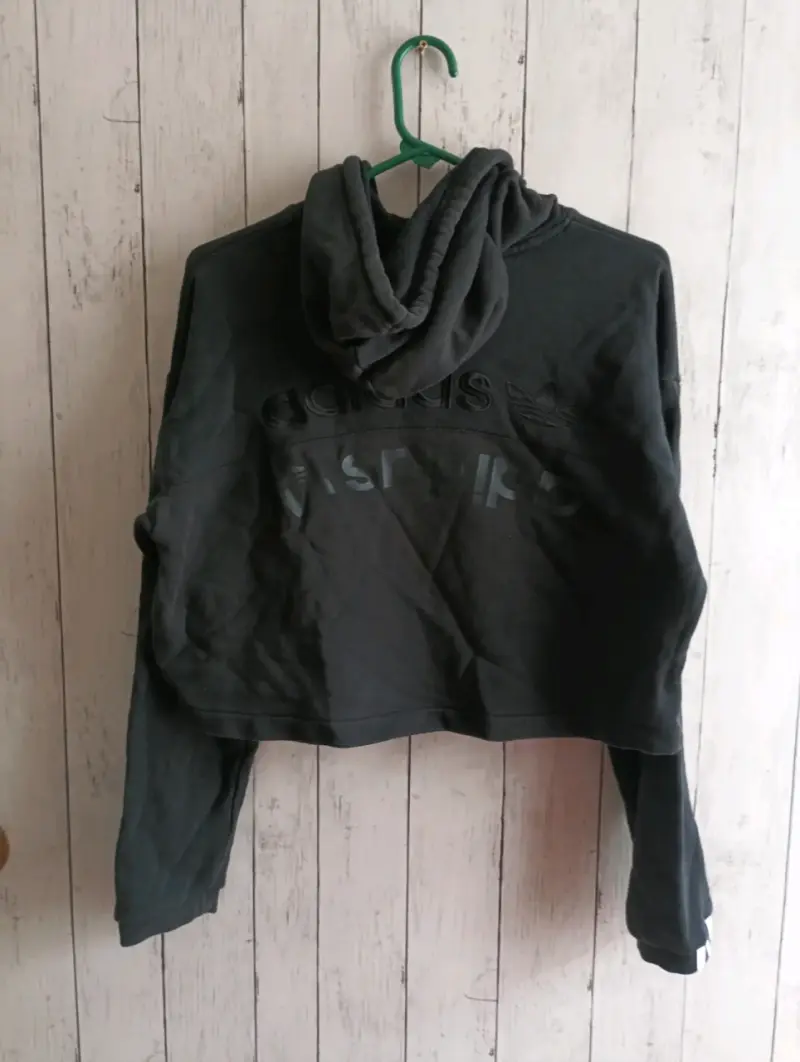 Polerón corto negro Adidas con capucha - 2