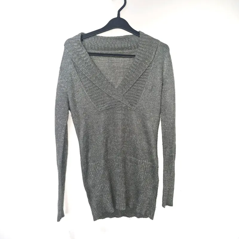 Suéter gris brillante de punto fino talla M/L - 2
