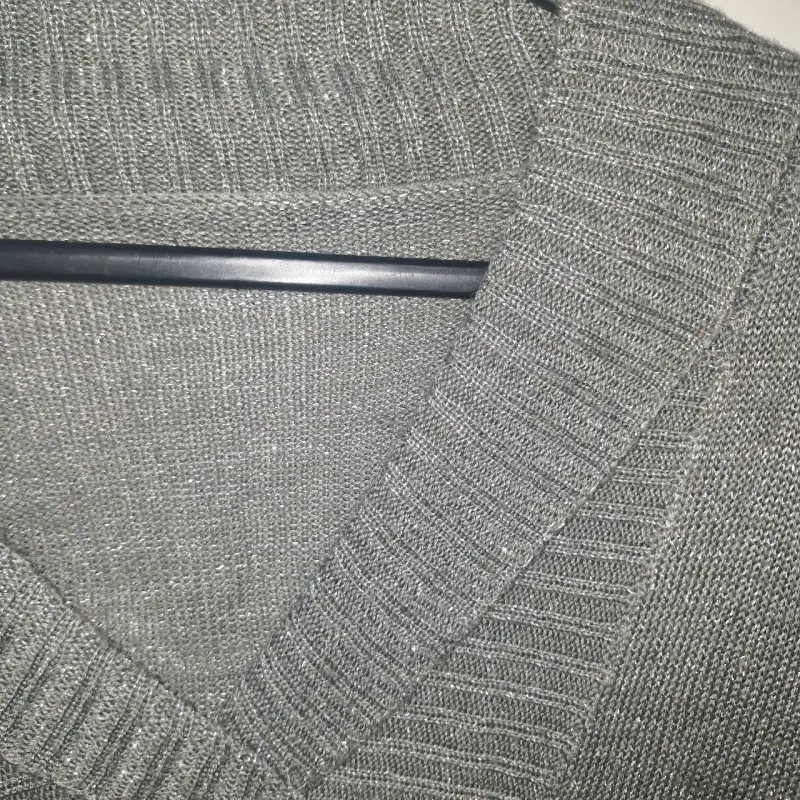 Suéter gris brillante de punto fino talla M/L - 4