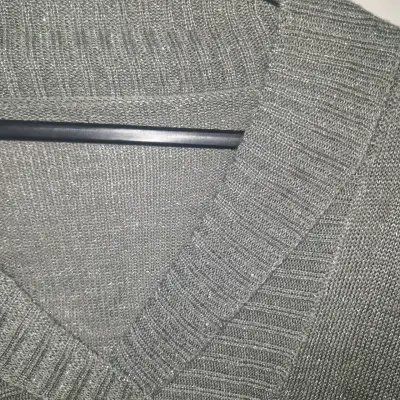 Suéter gris brillante de punto fino talla M/L - miniatura 4